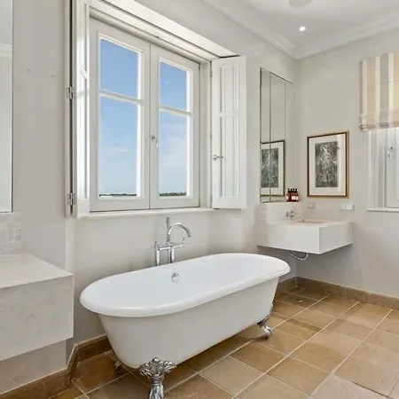 Sleeps 11 Pool Air Con Wifi