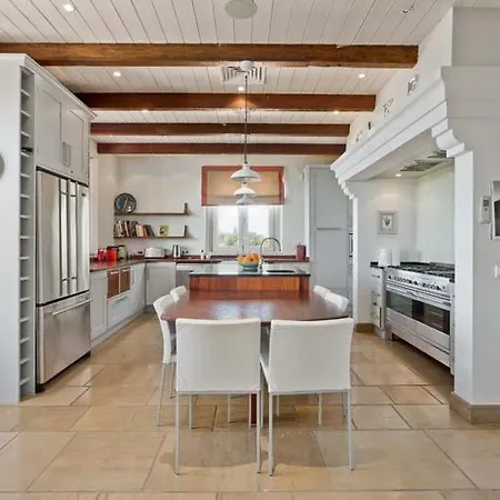 Sleeps 11 Pool Air Con Wifi Willa Agostos