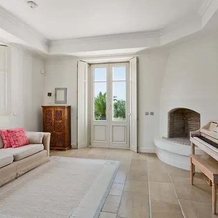 Sleeps 11 Pool Air Con Wifi Agostos