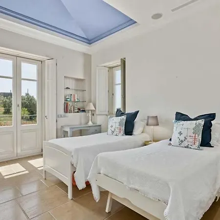 Sleeps 11 Pool Air Con Wifi