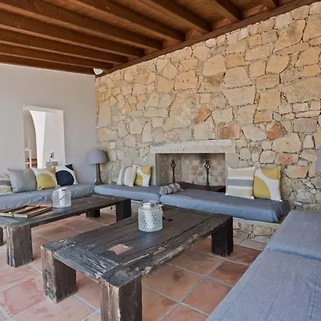 Sleeps 11 Pool Air Con Wifi Agostos