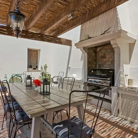 Sleeps 11 Pool Air Con Wifi Willa