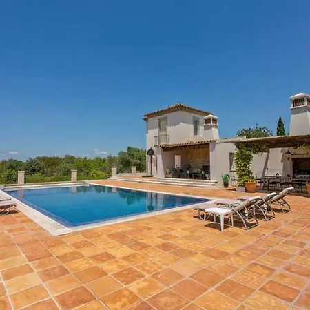 Sleeps 11 Pool Air Con Wifi Agostos